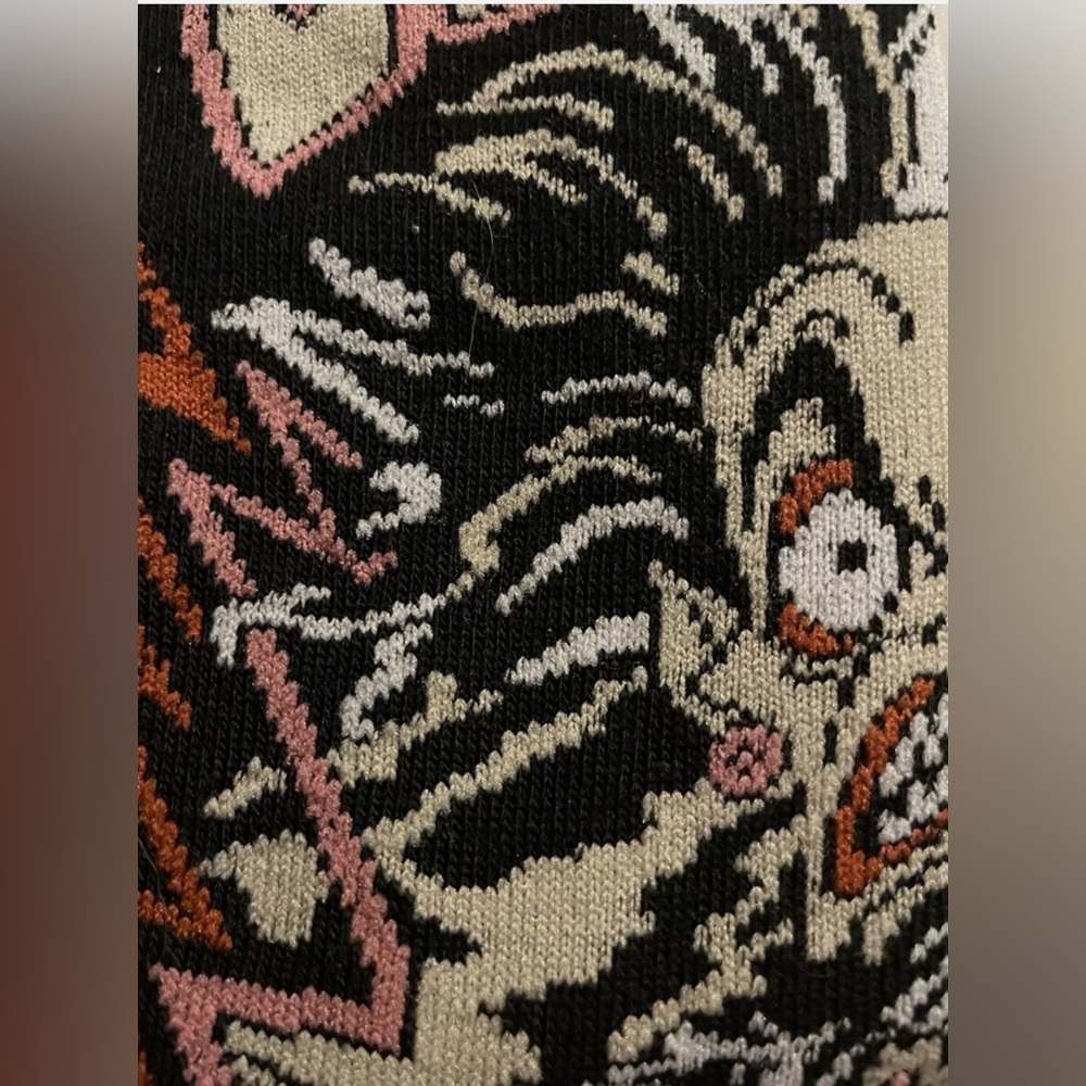 Disney Villian’s Series Cruella Deville Crew Socks - Black and Pink - Picture 5 of 8